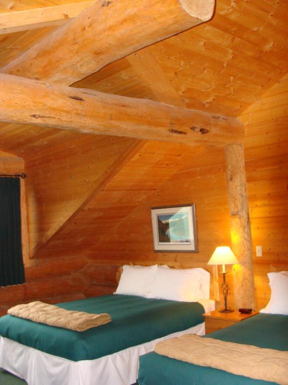 Bear Track Inn Gustavus Room photo