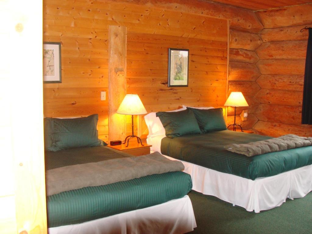 Bear Track Inn Gustavus Room photo